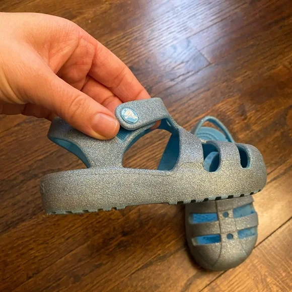 CROCS- Tinted Glass Elsa sparkle kids metallic blue Fisherman closed toe sandals - Picture 10 of 16